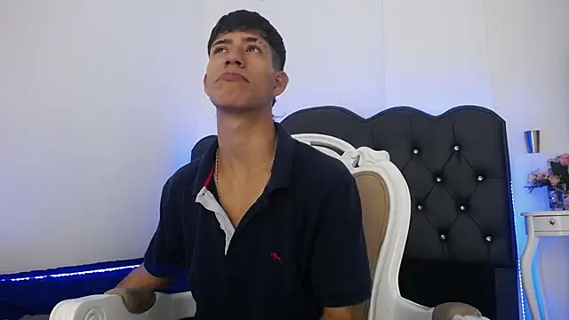 dareck 18 online show from March 13, 2025, 11:05 pm