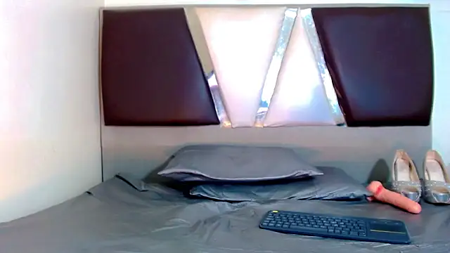 alexsandra kiss online show from November 6, 2025, 11:22 am