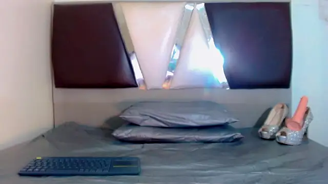 alexsandra kiss online show from November 12, 2025, 11:21 am