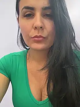 meninaveneno  online show from December 3, 2025, 4:49 pm