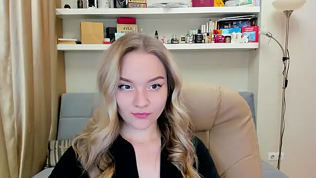 Kara Smith  online show from December 30, 2024, 12:00 am