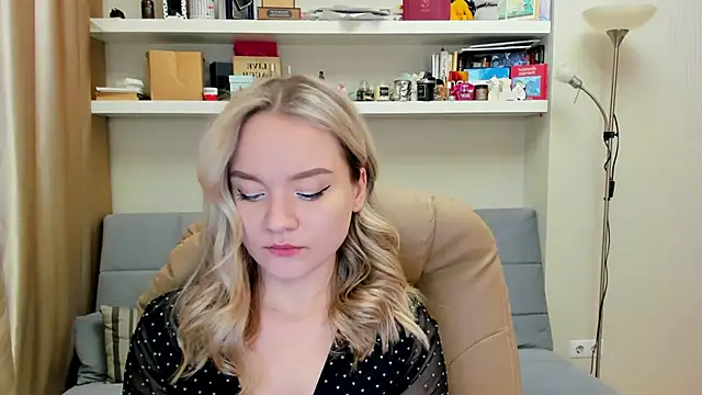 Kara Smith  online show from February 12, 2025, 8:29 pm