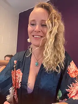 Snapshot of SusieandLacey chatting on June 14, 2026, 7:10 am SusieandLacey online show from June 14, 2026, 7:10 am