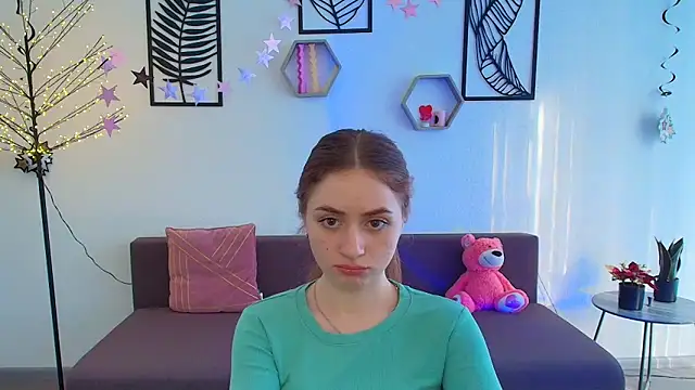 Snapshot of LilyHaart chatting on March 14, 2025, 9:35 am LilyHaart online show from March 14, 2025, 9:35 am