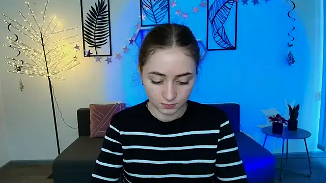 Snapshot of LilyHaart chatting on March 22, 2025, 4:04 pm LilyHaart online show from March 22, 2025, 4:04 pm