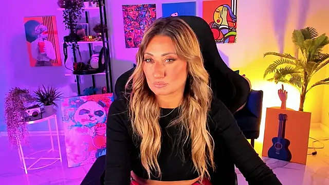 SarahAlluring online show from October 4, 2025, 1:31 pm