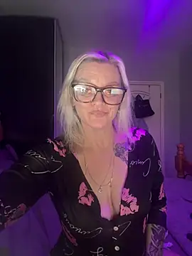 Curvy-Cleo online show from February 10, 2026, 12:09 pm