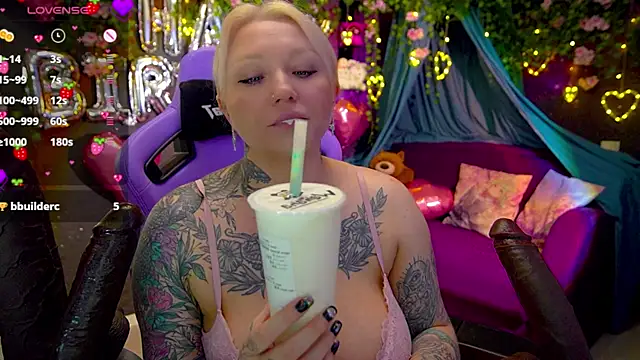 Snapshot of BlackedBarbie chatting on June 18, 2026, 2:43 pm BlackedBarbie online show from June 18, 2026, 2:43 pm