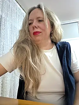Irina3718 online show from February 18, 2026, 4:03 pm