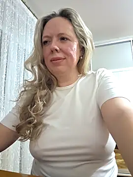 Irina3718 online show from March 4, 2026, 5:30 pm