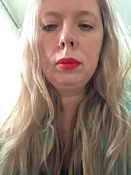 Irina3718 online show from April 3, 2026, 2:37 pm