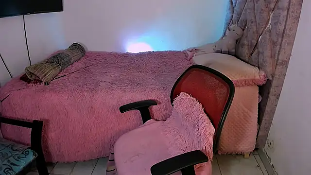 Snapshot of Tania_rendon chatting on September 17, 2025, 12:07 pm Tania rendon online show from September 17, 2025, 12:07 pm