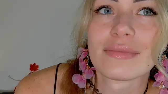 SweetDarling7 online show from October 26, 2025, 12:33 pm