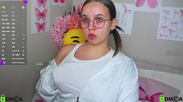 Snapshot of Lilysweet13 chatting on October 5, 2025, 1:53 pm Lilysweet13 online show from October 5, 2025, 1:53 pm