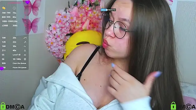 Snapshot of Lilysweet13 chatting on October 6, 2025, 11:29 am Lilysweet13 online show from October 6, 2025, 11:29 am