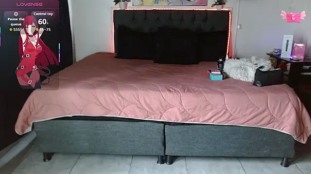 mia velvet1 online show from November 17, 2025, 1:39 pm