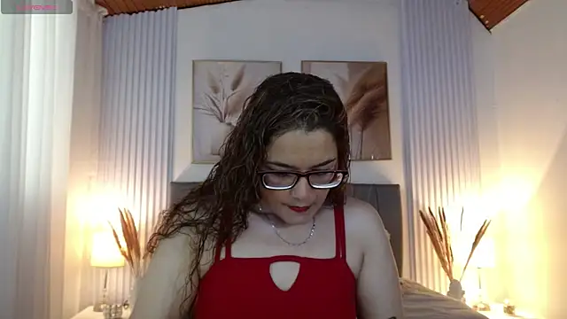 Rose Thompson1 online show from May 19, 2026, 1:39 pm