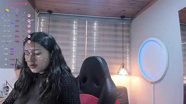 ISIS VALCHOS online show from November 11, 2025, 8:31 pm