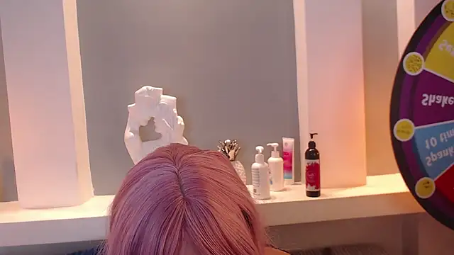 milu w4llace online show from March 15, 2025, 12:15 am