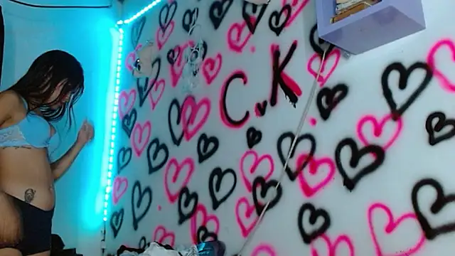 kityy playful online show from November 12, 2025, 6:25 am