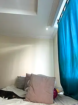 Ivelleee  online show from October 9, 2025, 9:02 pm