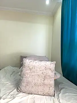 Ivelleee  online show from October 11, 2025, 10:08 pm