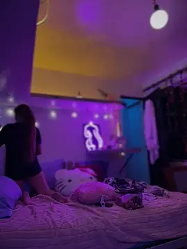 LoganPeny online show from December 5, 2025, 7:39 am