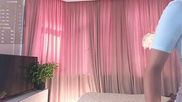 NormaCusson online show from September 16, 2025, 7:20 am