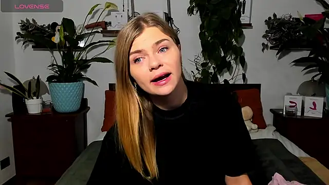 HaleyReedme online show from November 26, 2025, 8:15 am