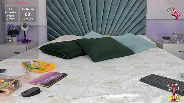 JulietSofia online show from October 3, 2025, 1:57 am