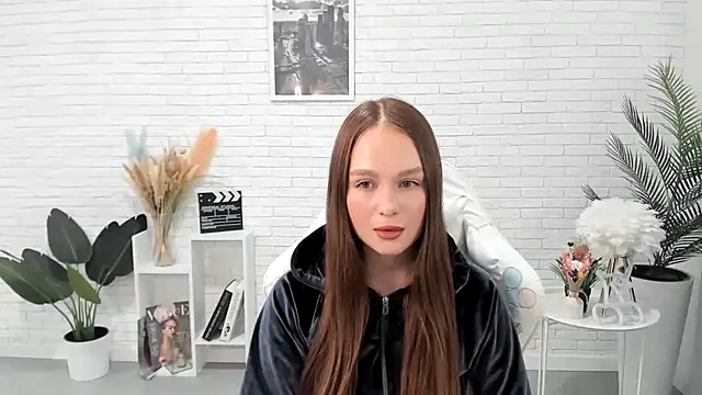 Snapshot of LoisCubitt chatting on March 13, 2025, 12:02 pm LoisCubitt online show from March 13, 2025, 12:02 pm