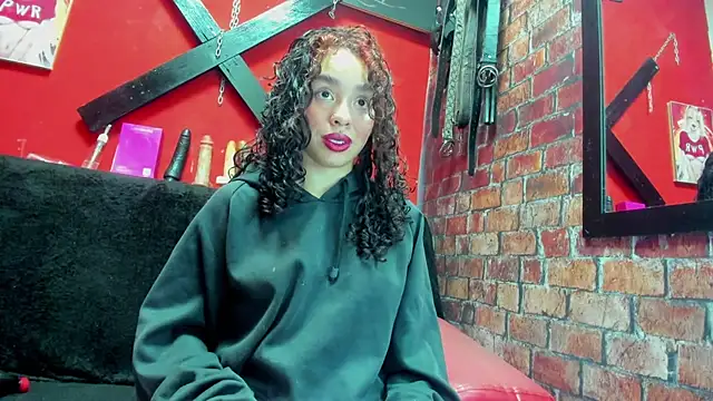 Snapshot of Tracy_KS chatting on November 3, 2025, 9:27 pm Tracy KS online show from November 3, 2025, 9:27 pm