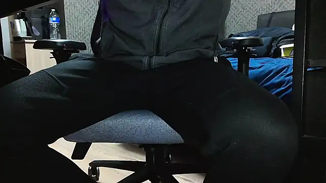 Snapshot of Yoloyo93 chatting on February 14, 2026, 6:48 pm Yoloyo93 online show from February 14, 2026, 6:48 pm