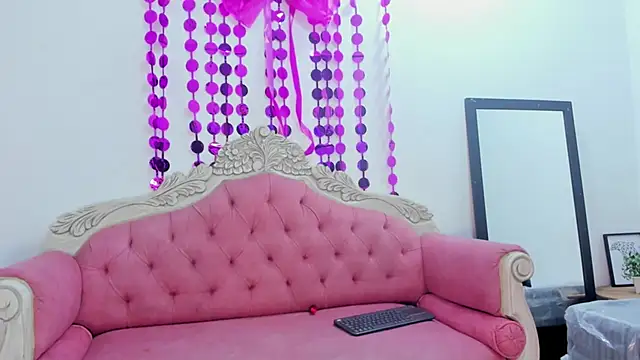 Mia Collivens online show from October 27, 2025, 11:58 am