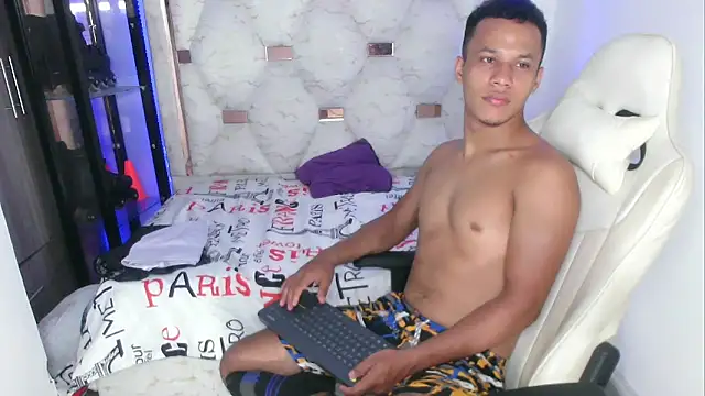 Snapshot of sex_mikee chatting on March 13, 2025, 7:20 am sex mikee online show from March 13, 2025, 7:20 am