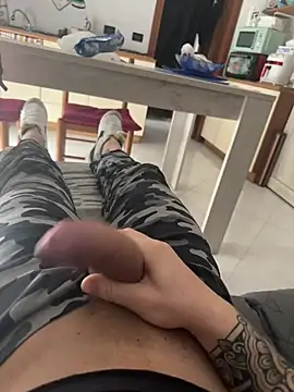 Snapshot of impaolo20 chatting on March 13, 2025, 9:54 am impaolo20 online show from March 13, 2025, 9:54 am