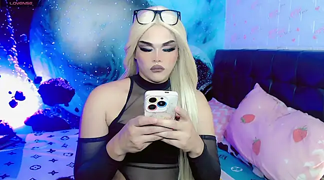 Snapshot of Eriika_Sweett chatting on March 13, 2025, 5:22 am Eriika Sweett online show from March 13, 2025, 5:22 am