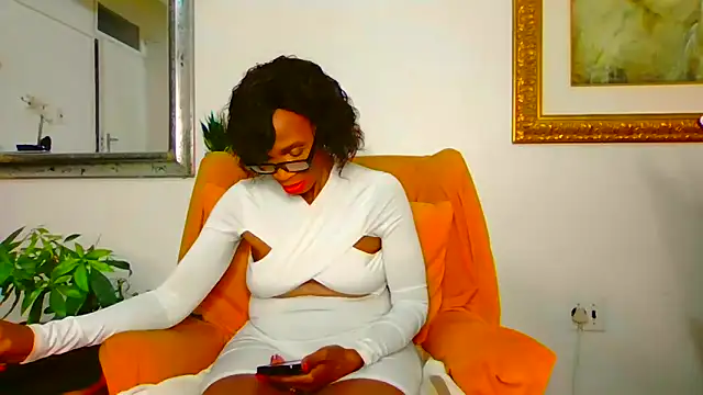 Snapshot of ModelZoee chatting on April 24, 2026, 5:37 pm ModelZoee online show from April 24, 2026, 5:37 pm