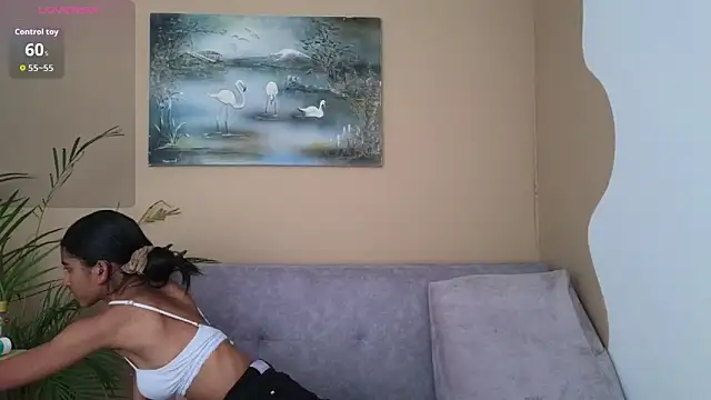 YuliethPetite online show from April 14, 2026, 1:17 pm