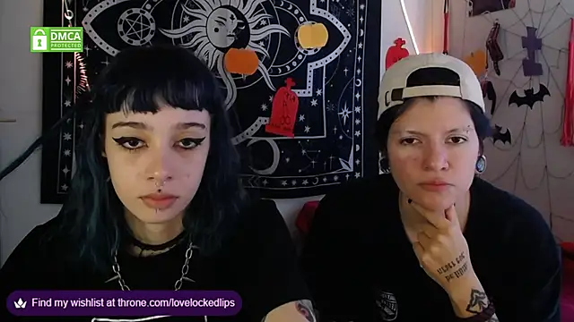 lovelockedlips online show from October 28, 2025, 3:47 pm