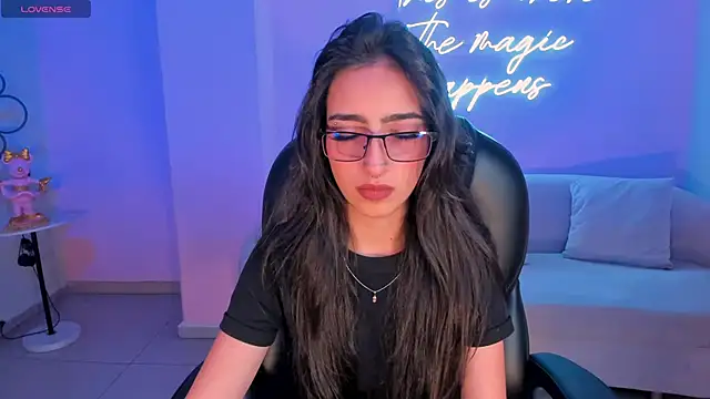 LarisaSmirnov online show from October 17, 2025, 4:37 am