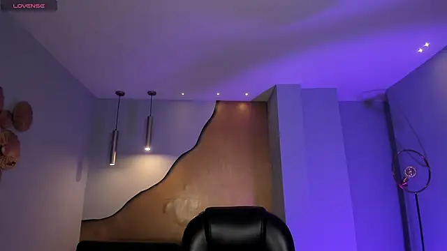 MaiaCollins online show from November 7, 2025, 5:46 pm