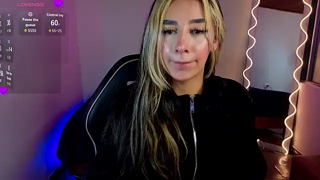 Malory tay1 online show from October 15, 2025, 7:14 pm