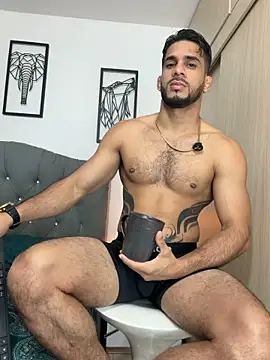 Snapshot of Maximiliano_ford chatting on May 17, 2026, 10:44 am Maximiliano ford online show from May 17, 2026, 10:44 am