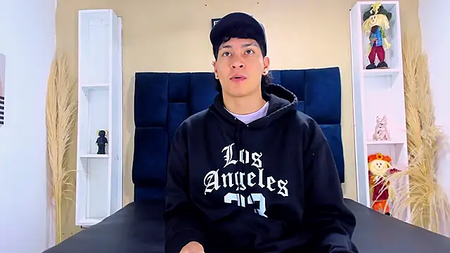 Jhojan twink online show from October 2, 2025, 12:01 pm