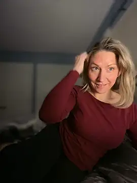 LittleMsMILF online show from March 9, 2026, 3:21 am