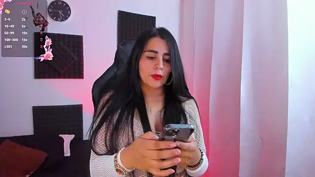 Snapshot of hannarusso chatting on October 28, 2025, 9:28 pm hannarusso online show from October 28, 2025, 9:28 pm