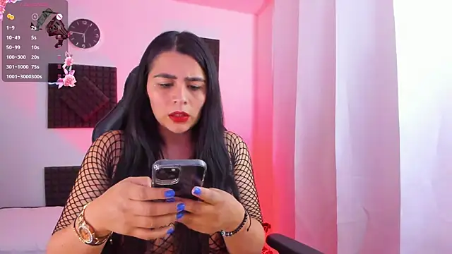 Snapshot of hannarusso chatting on October 30, 2025, 10:43 pm hannarusso online show from October 30, 2025, 10:43 pm