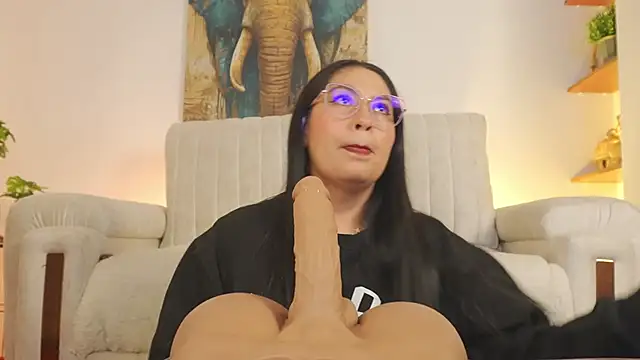 Snapshot of AliceCorner chatting on April 17, 2026, 12:30 pm AliceCorner online show from April 17, 2026, 12:30 pm