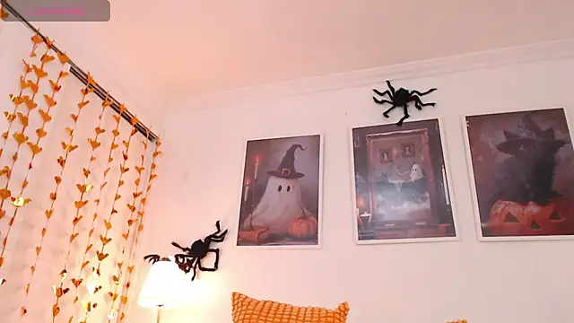 Valen ross  online show from October 10, 2025, 11:48 pm